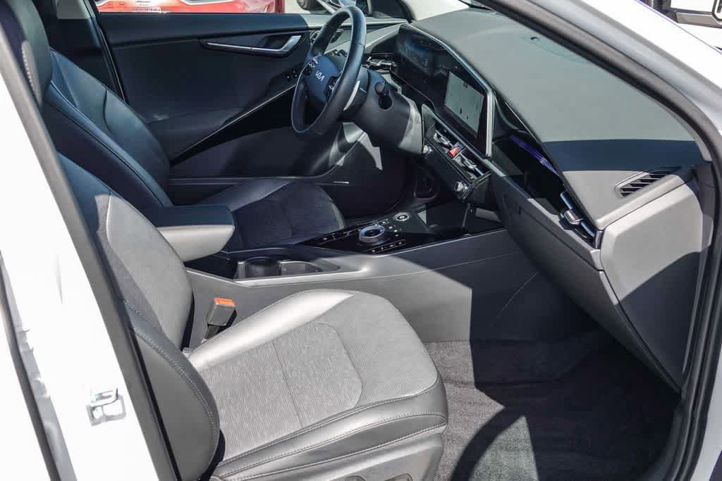 Certified 2023 Kia Niro Wave FWD image 15