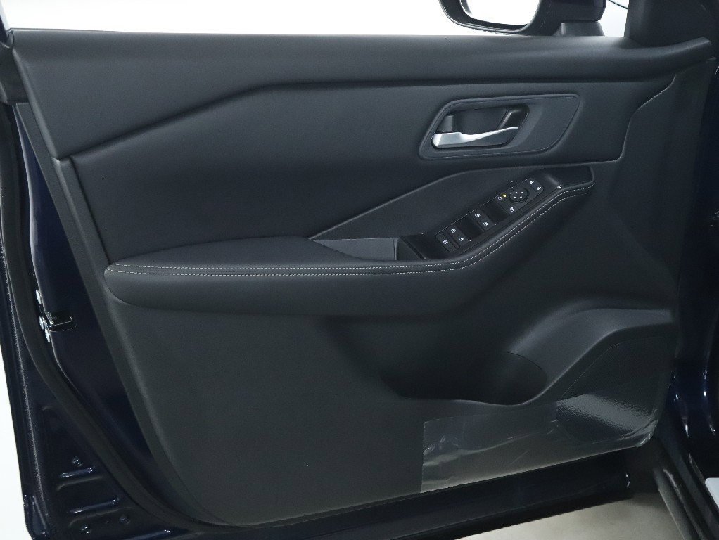 Used 2026 Nissan Rogue SV image 15