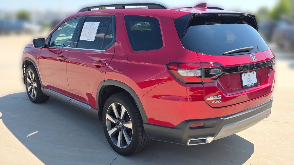Certified 2025 Honda Pilot Touring image 3