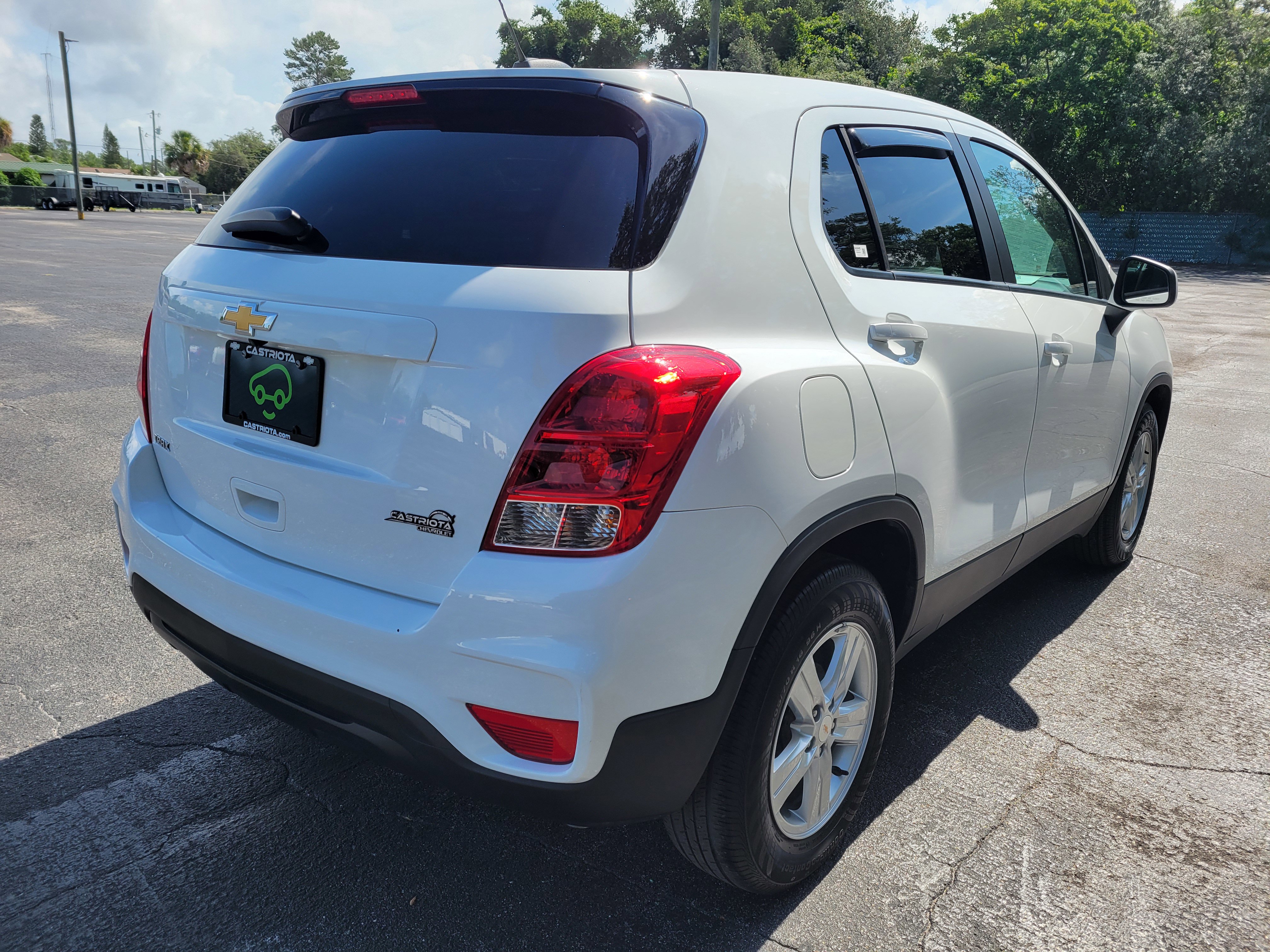 Certified 2022 Chevrolet Trax LS w/ Tint and Cruise Package FWD image 5