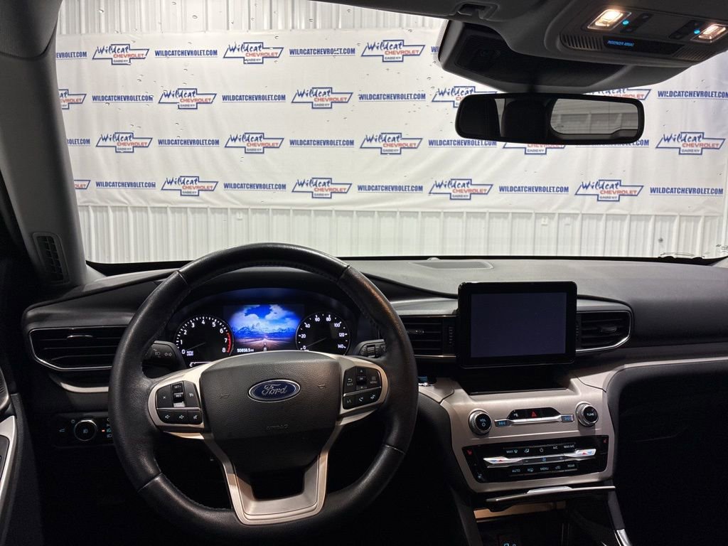Used 2023 Ford Explorer XLT w/ Equipment Group 202A AWD/4WD image 2