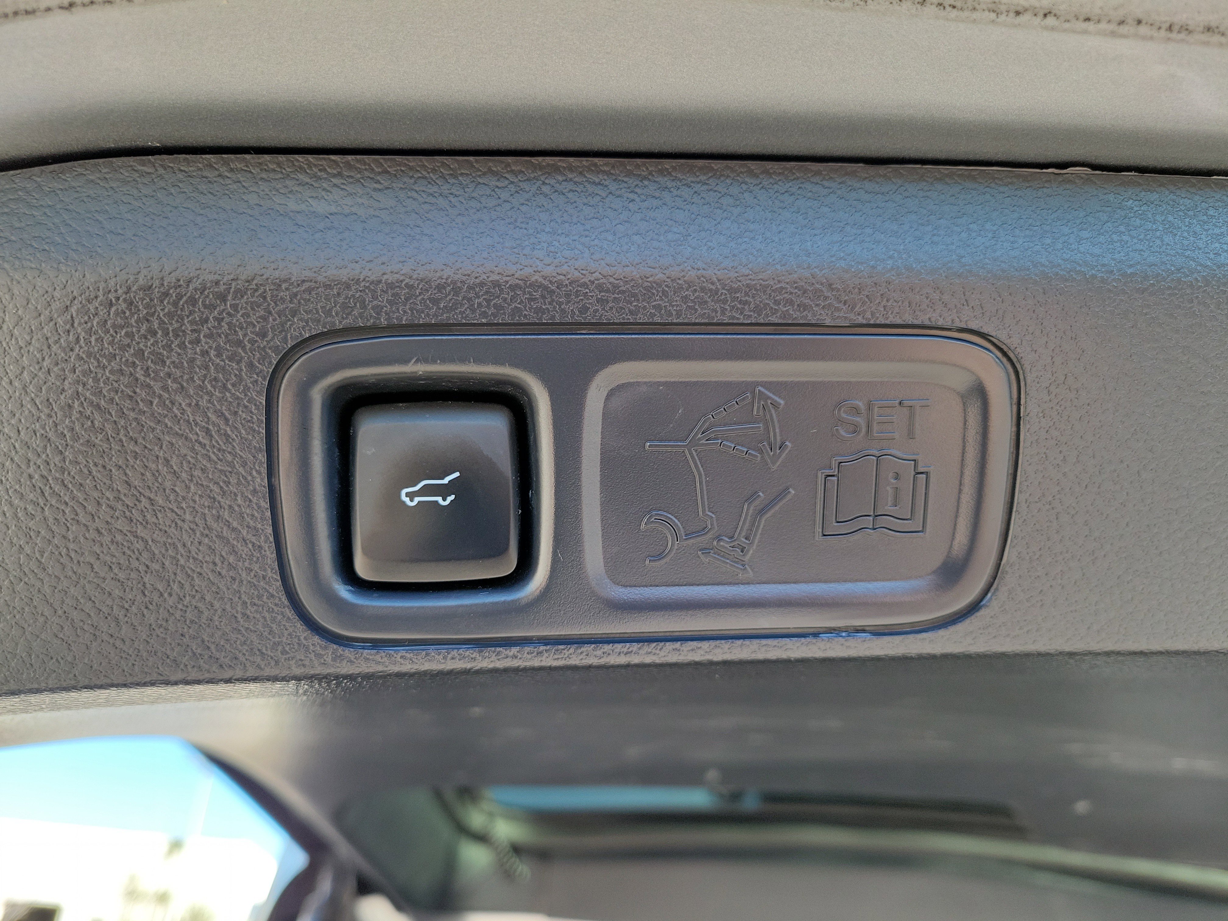 Used 2022 Ford Expedition Max Limited image 12