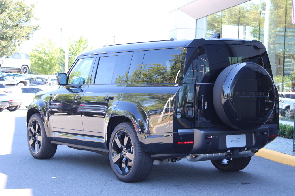 New 2026 Land Rover Defender 130 X-Dynamic SE AWD/4WD image 5