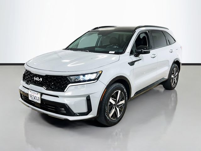 Certified 2022 Kia Sorento EX w/ Panoramic Sunroof Package image 3