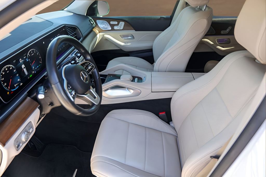 Used 2021 Mercedes-Benz GLS 450 4MATIC image 9