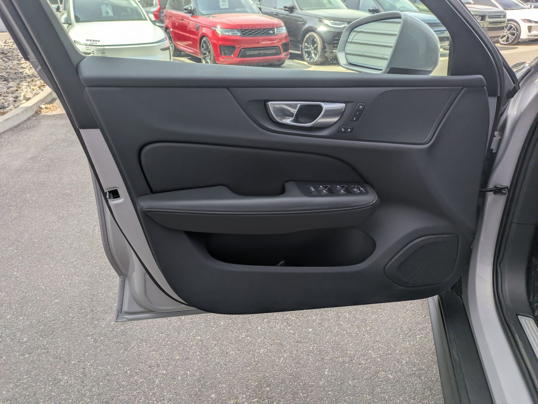 Used 2025 Volvo V60 B5 Cross Country Plus AWD/4WD image 12