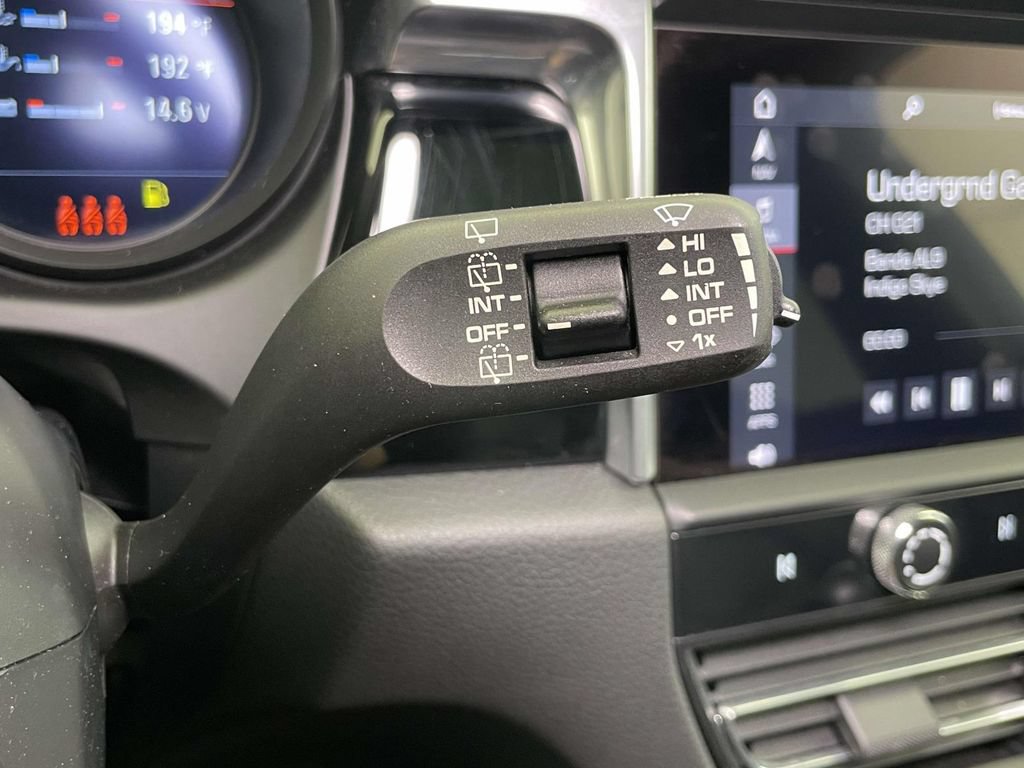 Certified 2023 Porsche Macan AWD/4WD image 42