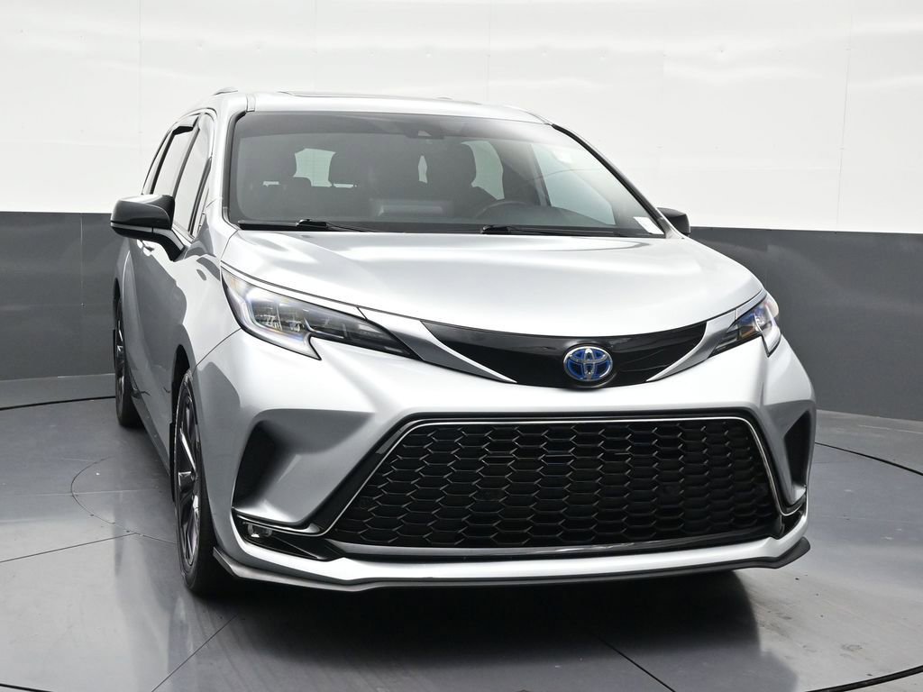 Used 2024 Toyota Sienna XSE w/ XSE Plus Package FWD image 8