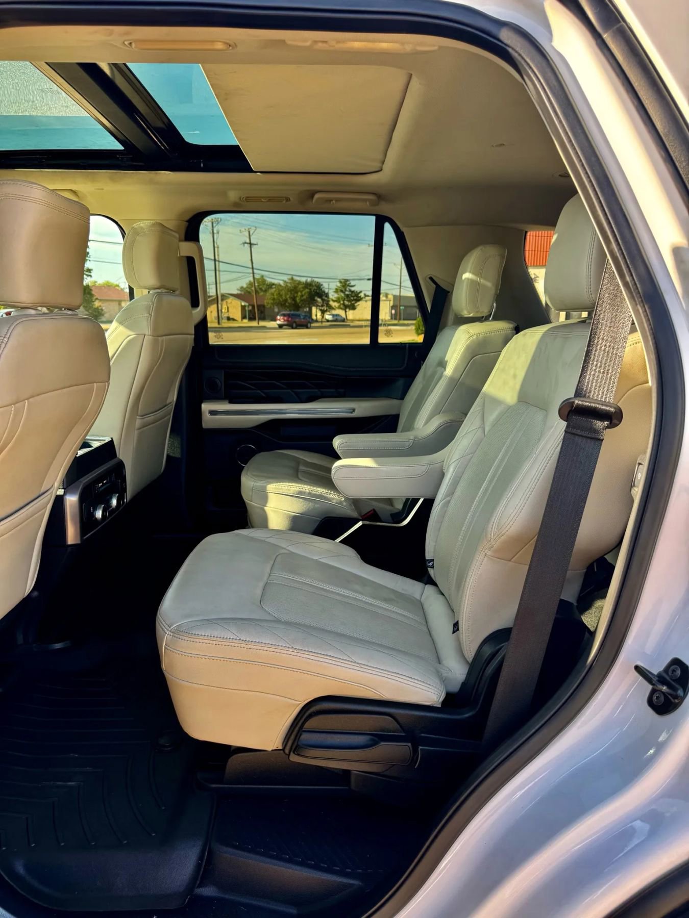 Used 2018 Ford Expedition Platinum image 18