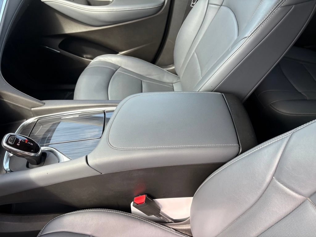 Used 2021 Buick Enclave Essence FWD image 25