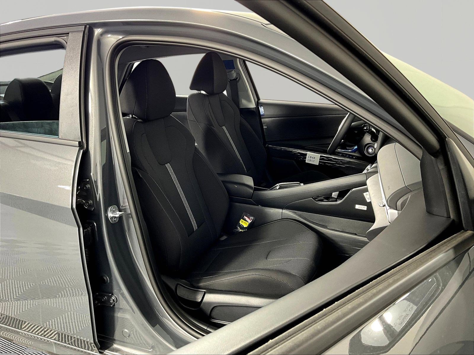 New 2026 Hyundai Elantra SE FWD image 18