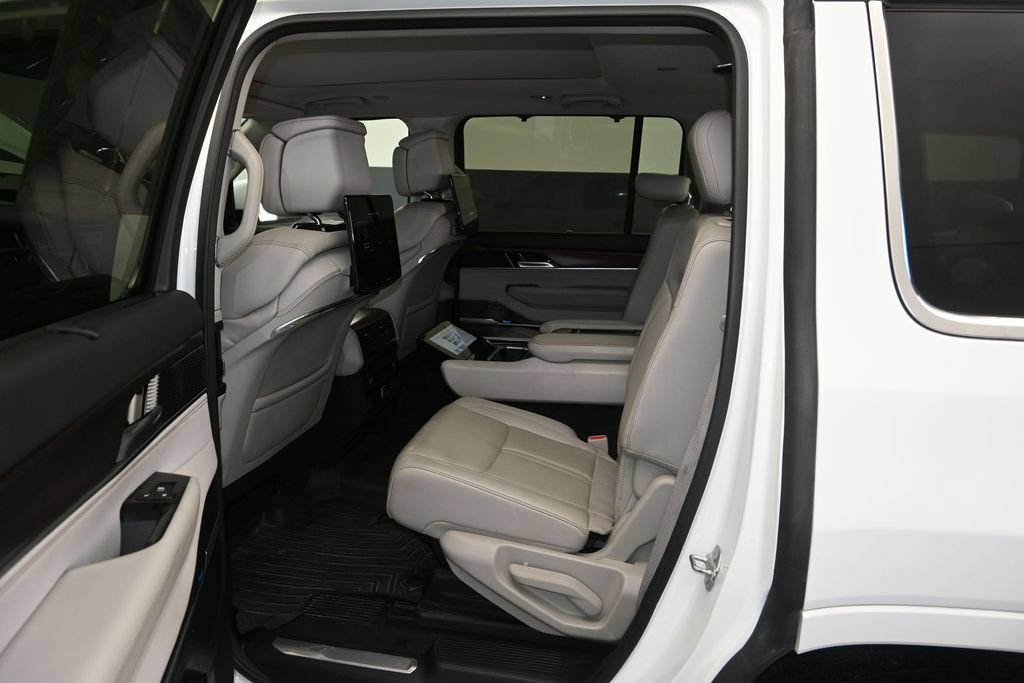 Used 2022 Jeep Grand Wagoneer Series I w/ Convenience Group III AWD/4WD image 18