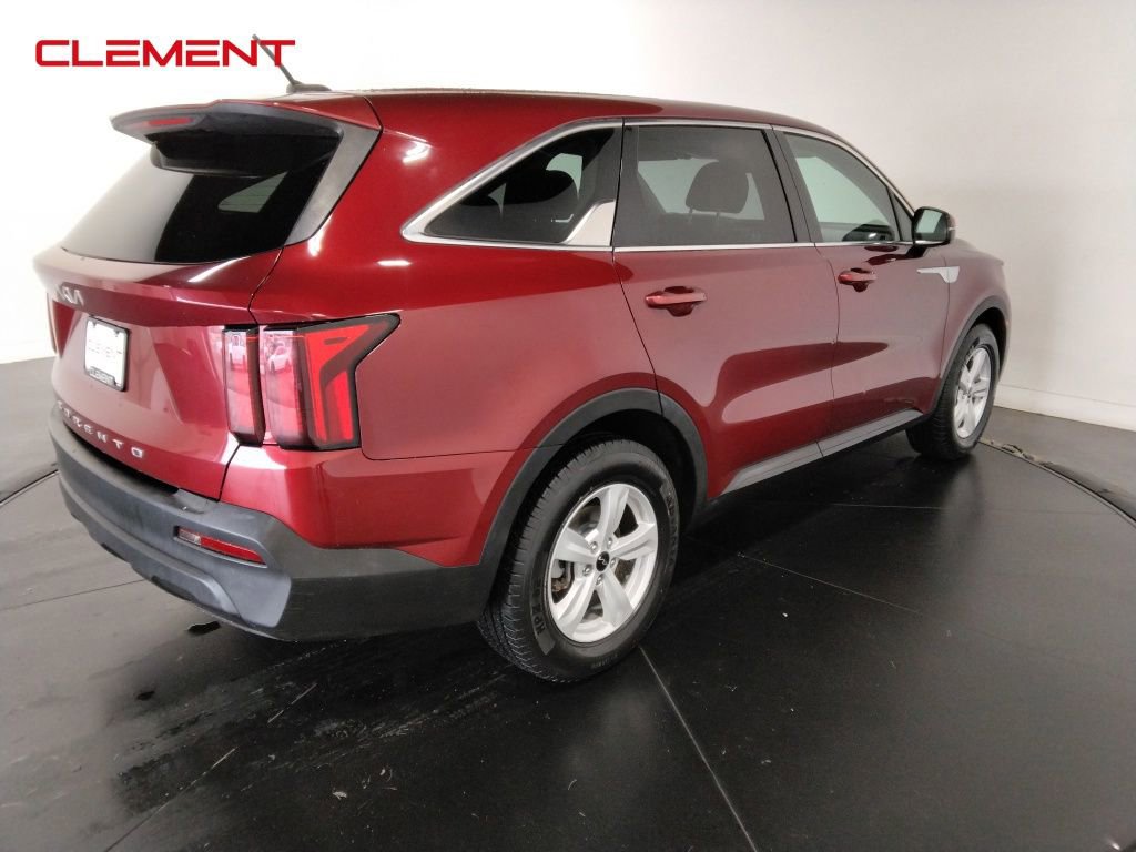 Used 2022 Kia Sorento LX image 4