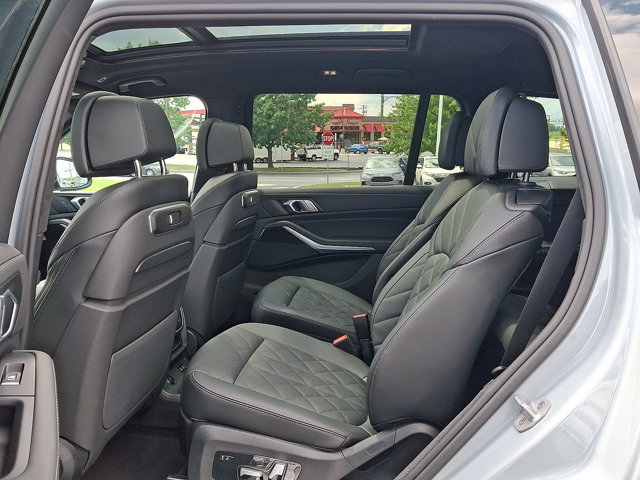 Used 2026 BMW X7 xDrive40i w/ M Sport Package AWD/4WD image 10