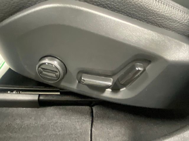 Certified 2025 Volvo XC60 B5 Plus image 12