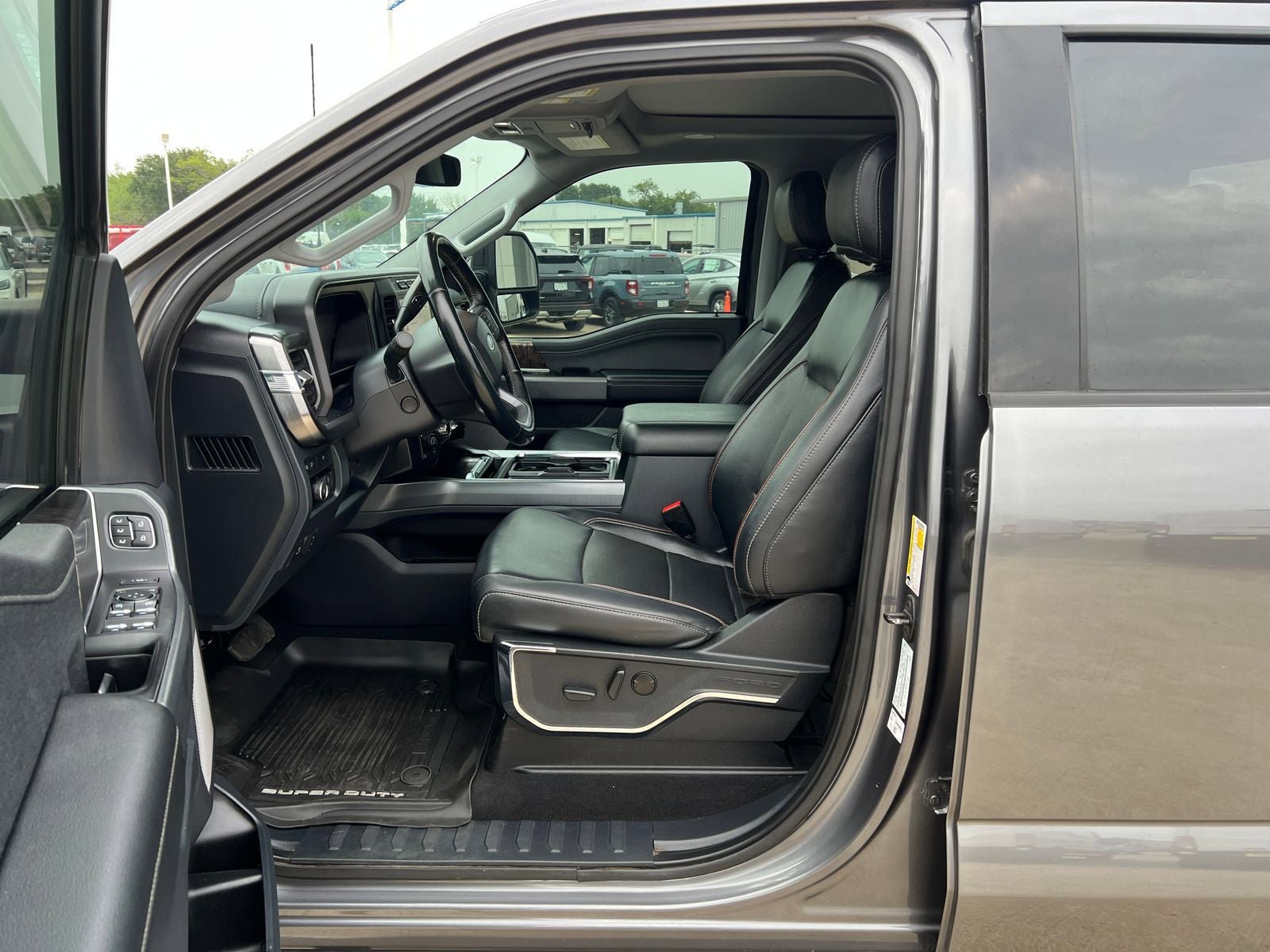 Used 2023 Ford F250 Lariat w/ Lariat Ultimate Package AWD/4WD image 21