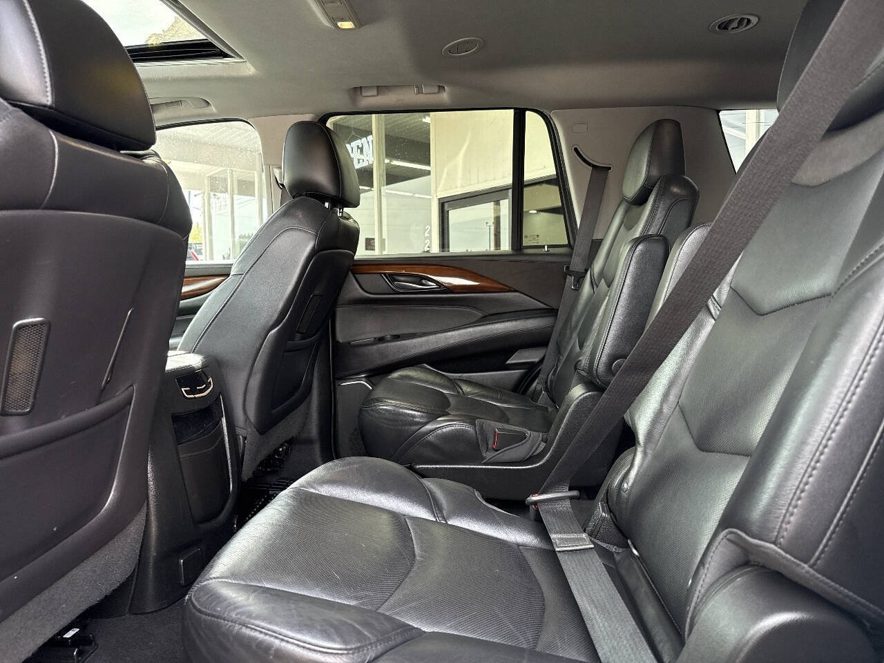 Used 2018 Cadillac Escalade Luxury AWD/4WD image 23