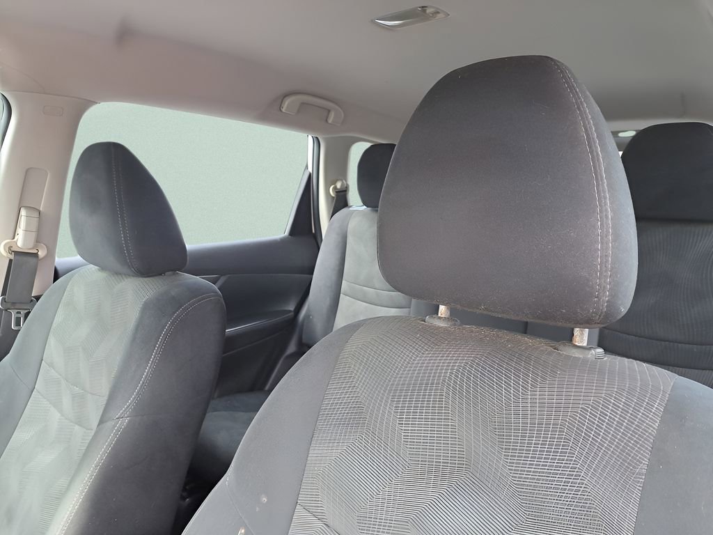 Used 2015 Nissan Rogue S image 15