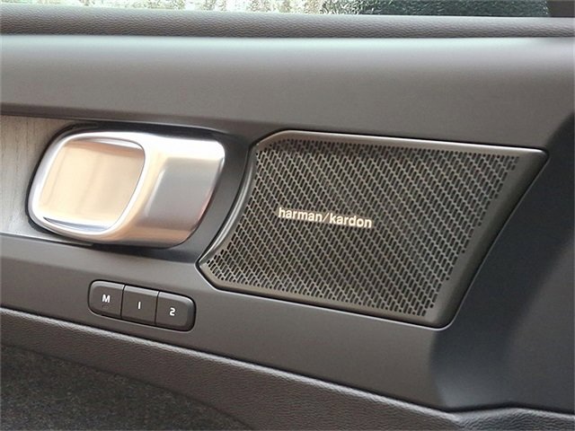 New 2025 Volvo XC40 B5 Ultra w/ Climate Package image 17