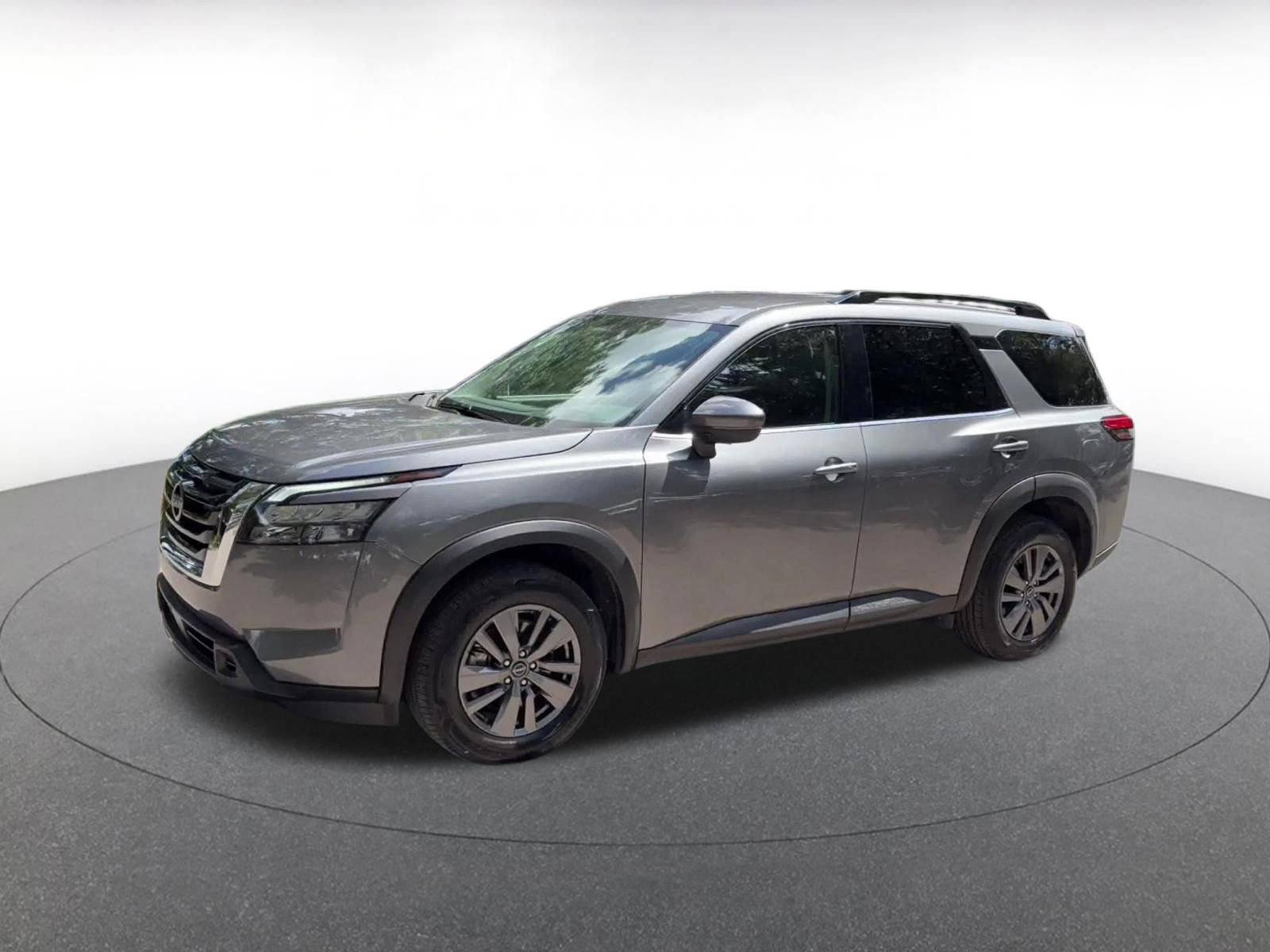 Used 2025 Nissan Pathfinder SV FWD image 8