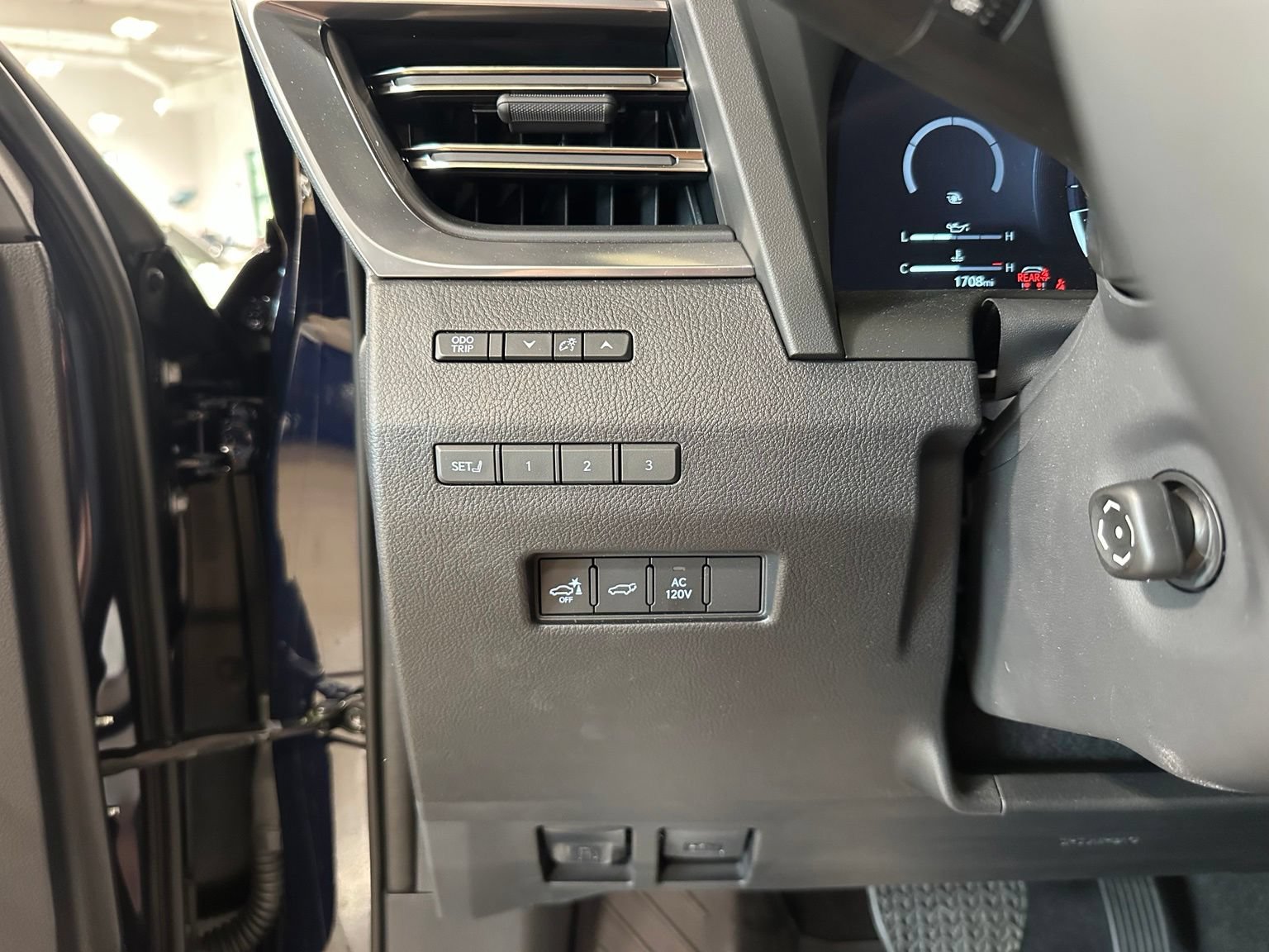 Used 2026 Lexus GX 550 w/ Accessory Package (2T) AWD/4WD image 22