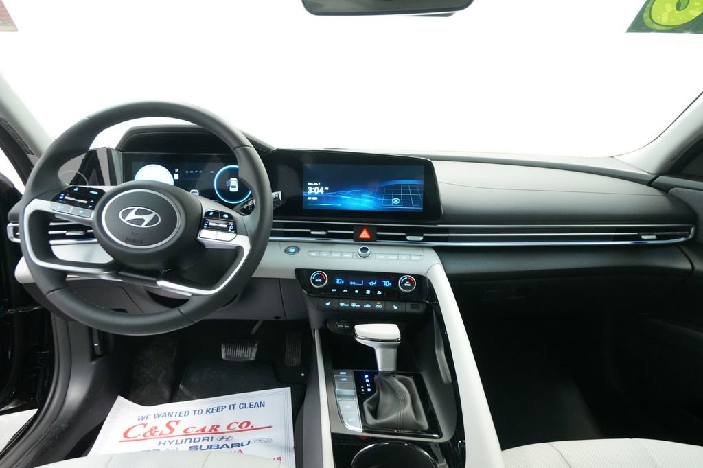 New 2026 Hyundai Elantra Limited image 30