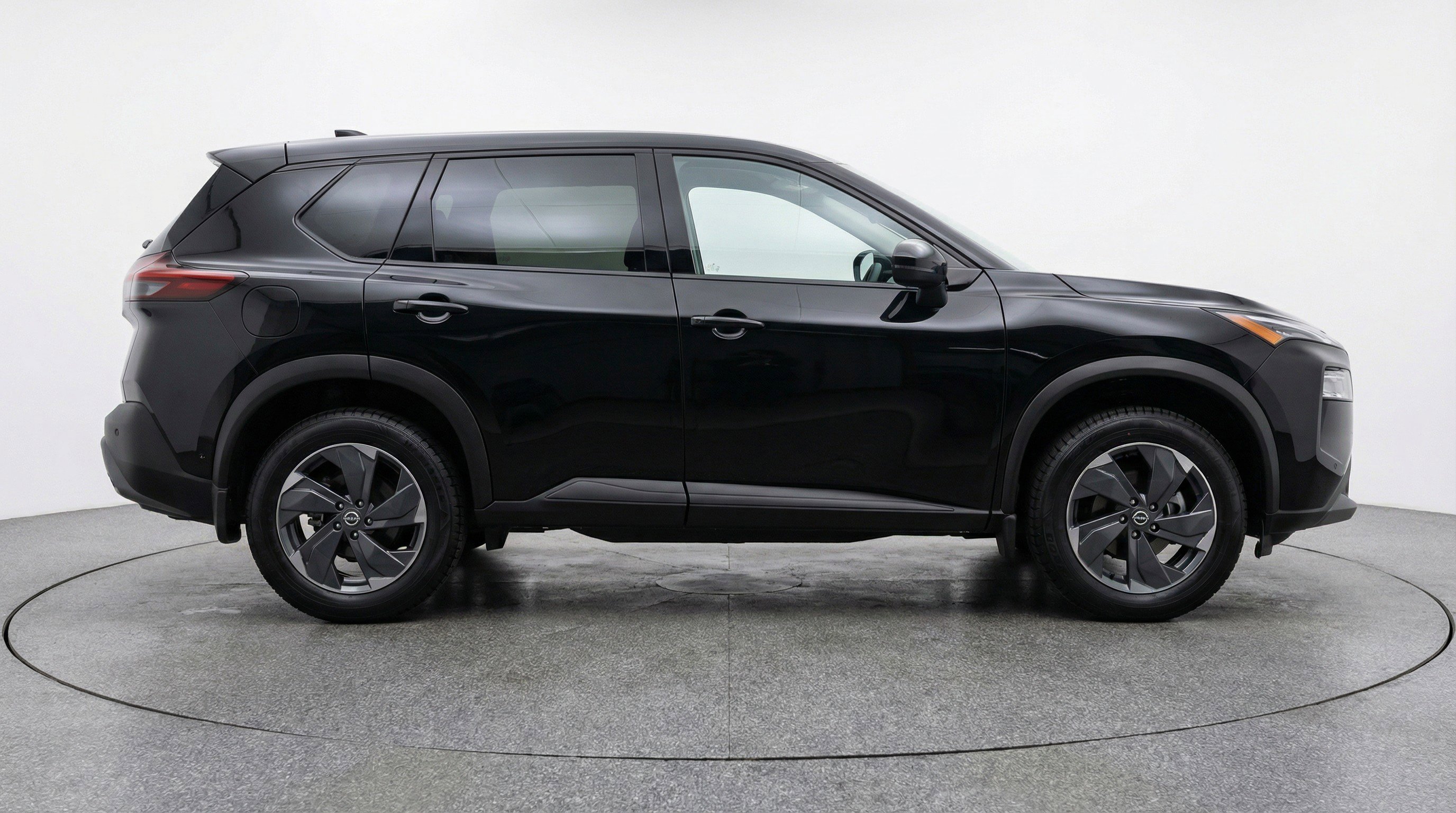 Used 2025 Nissan Rogue SV AWD/4WD image 11