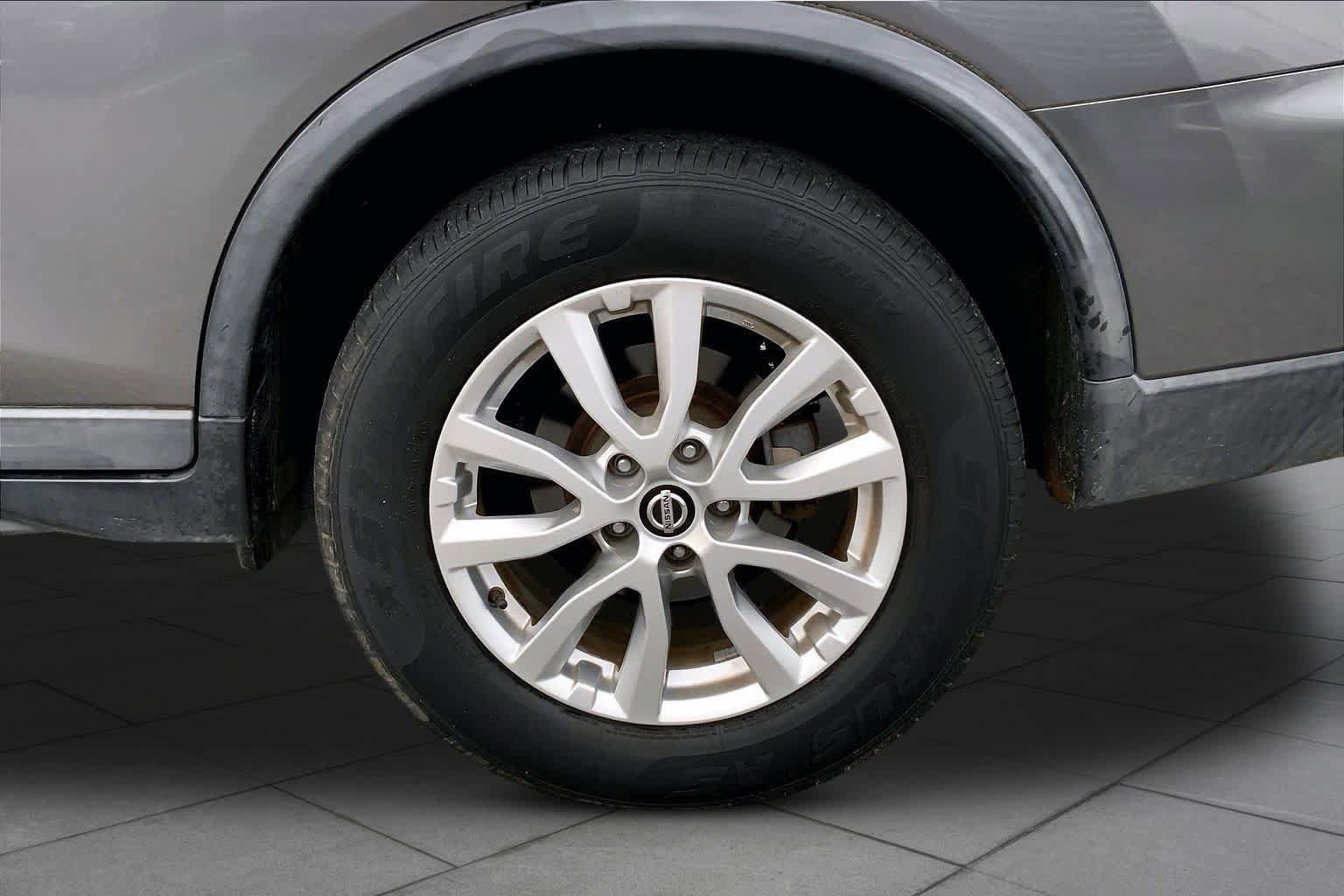 Used 2019 Nissan Rogue SV FWD image 11