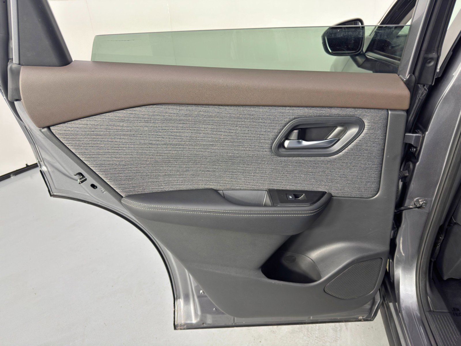 Used 2022 Nissan Rogue SV image 37