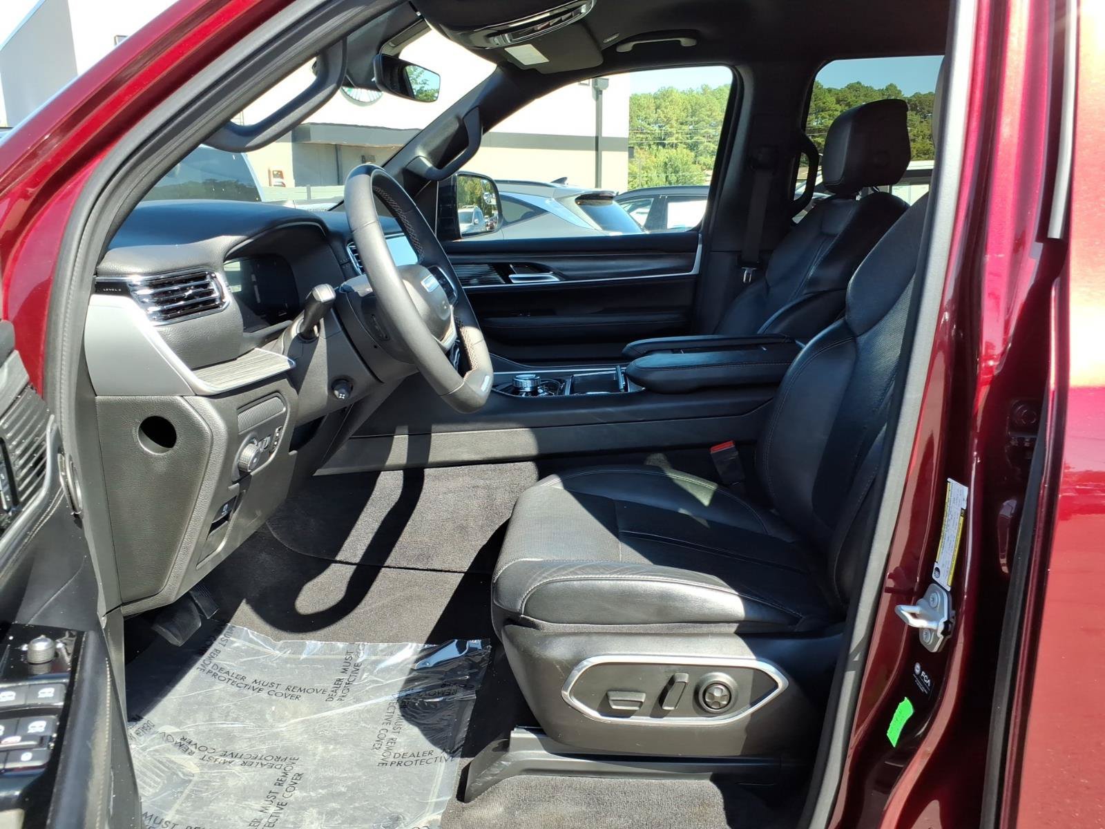 Used 2024 Jeep Wagoneer Series II AWD/4WD image 8