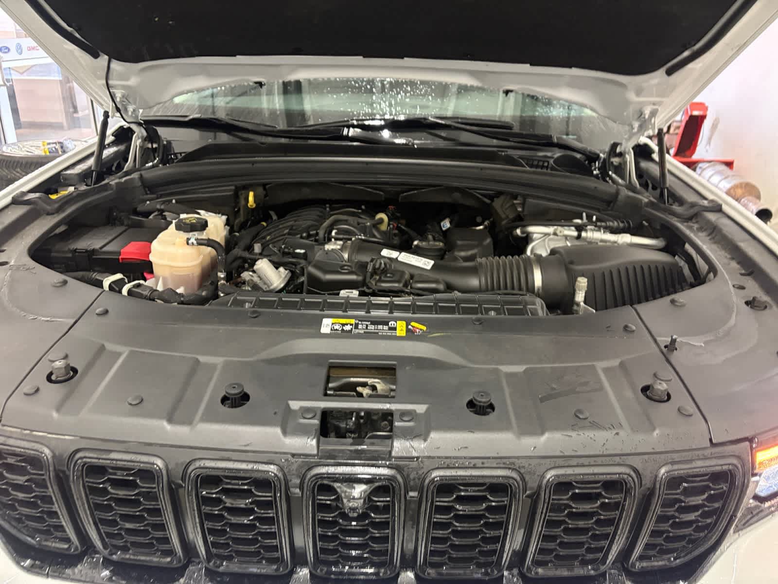 Used 2023 Jeep Grand Cherokee Limited w/ Luxury Tech Group II AWD/4WD image 18