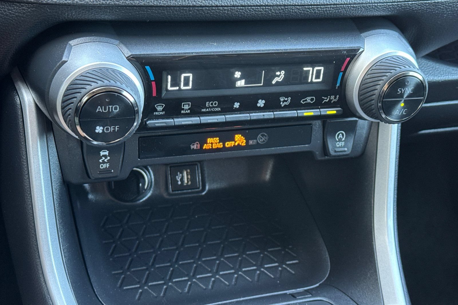 Certified 2025 Toyota RAV4 XLE FWD image 20