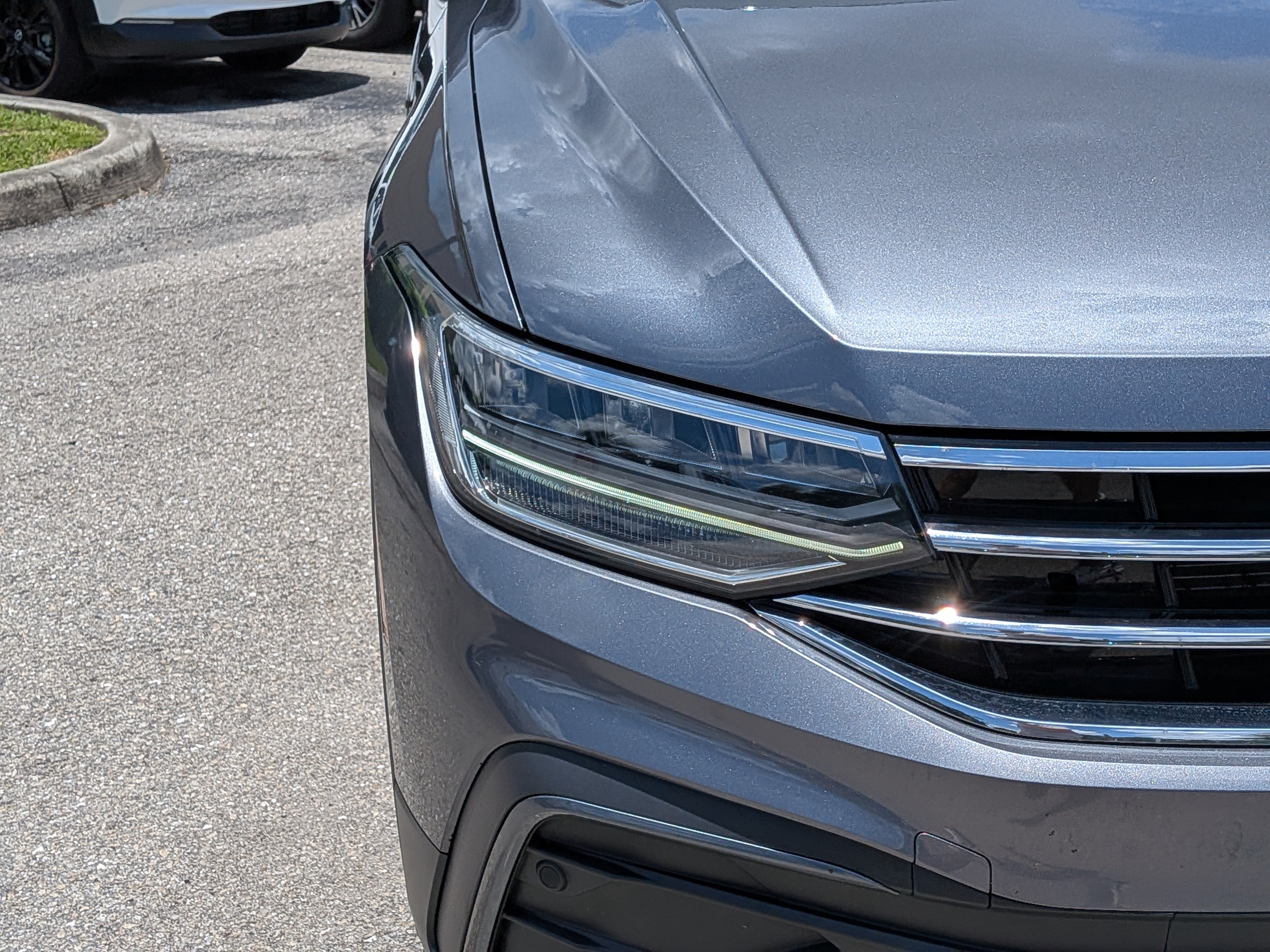 Used 2023 Volkswagen Tiguan SE FWD image 9