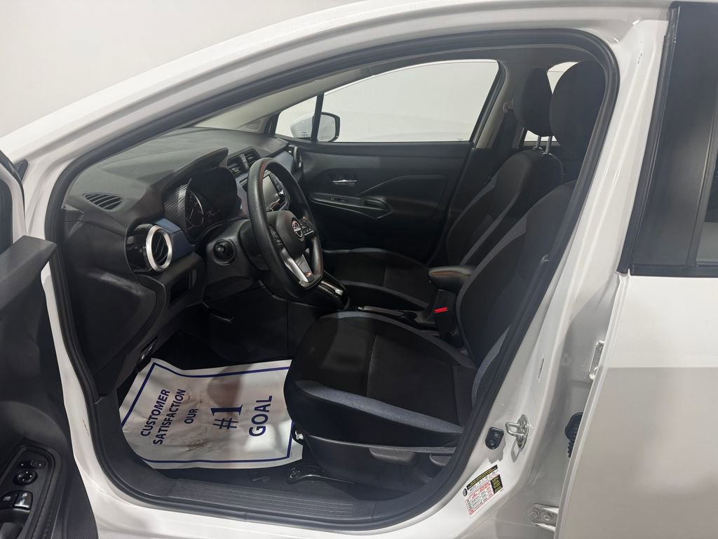 Used 2025 Nissan Versa SV w/ Trunk Package image 15