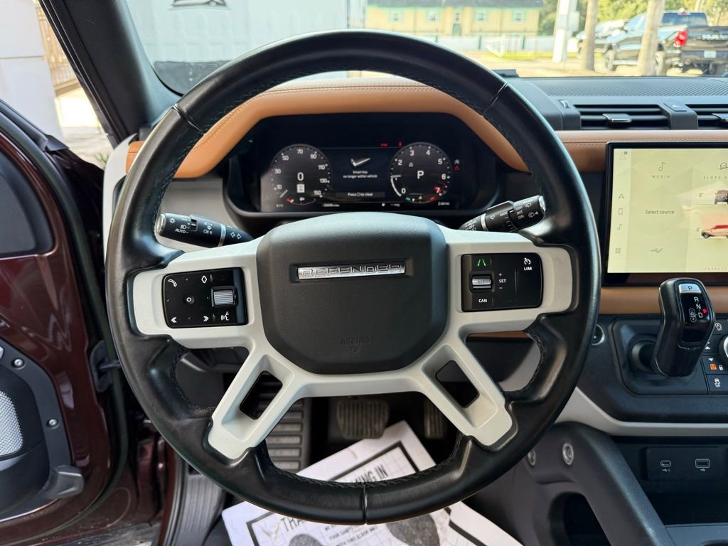 Used 2023 Land Rover Defender 130 SE image 17