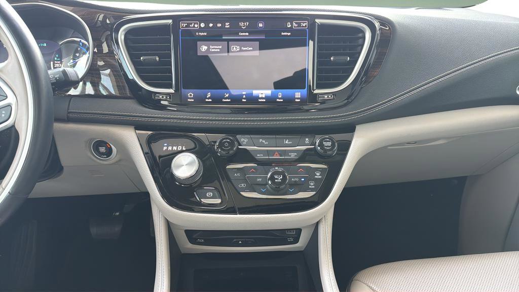 Used 2021 Chrysler Pacifica Limited w/ Uconnect Theater Family Group FWD image 8