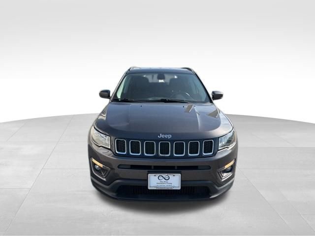 Used 2017 Jeep Compass Latitude FWD image 3