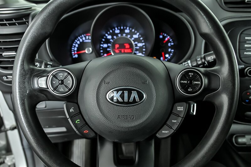 Used 2017 Kia Soul + FWD image 23