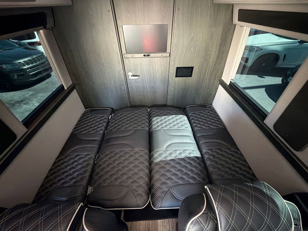 Used 2023 Mercedes-Benz Sprinter 3500 image 30