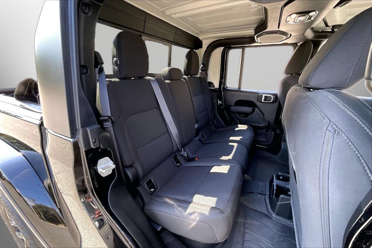 Used 2023 Jeep Gladiator Sport AWD/4WD image 23
