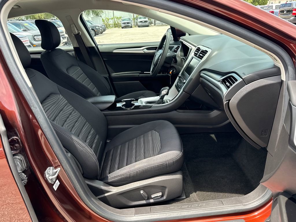 Used 2016 Ford Fusion SE FWD image 23