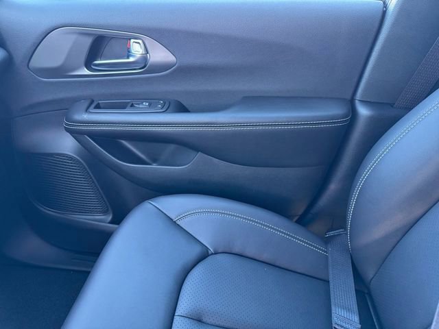 New 2026 Chrysler Pacifica Select w/ S Appearance Package image 15