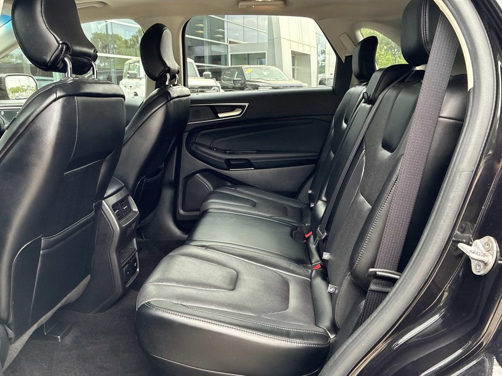 Used 2019 Ford Edge Titanium w/ Equipment Group 301A AWD/4WD image 17