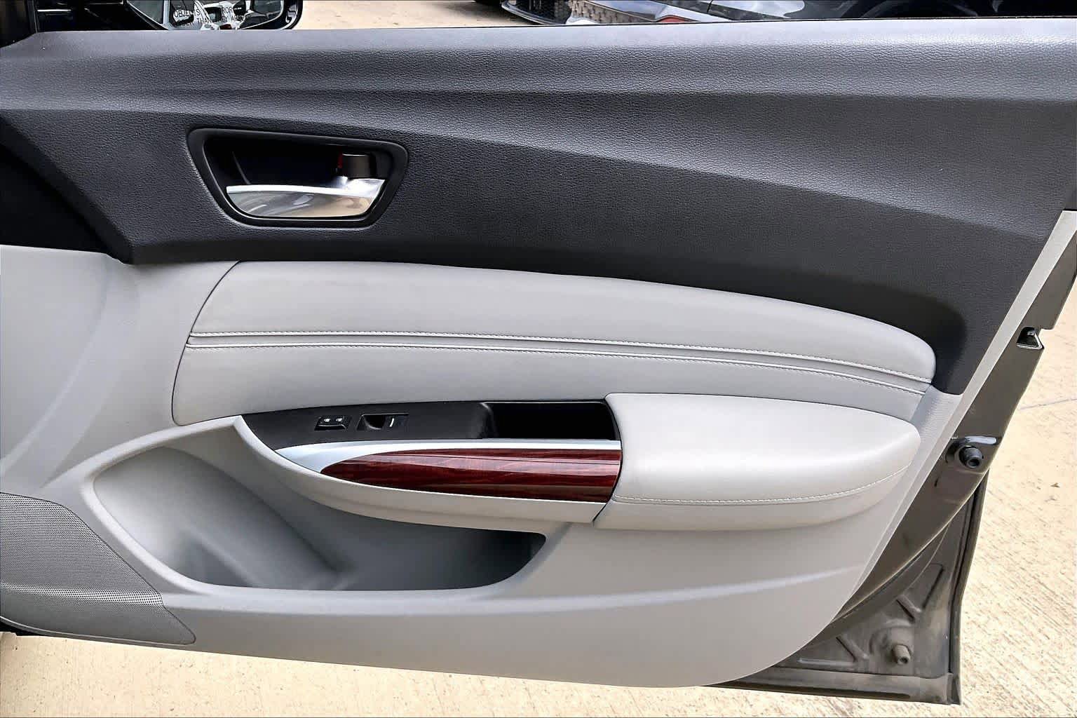 Used 2015 Acura TLX FWD image 22