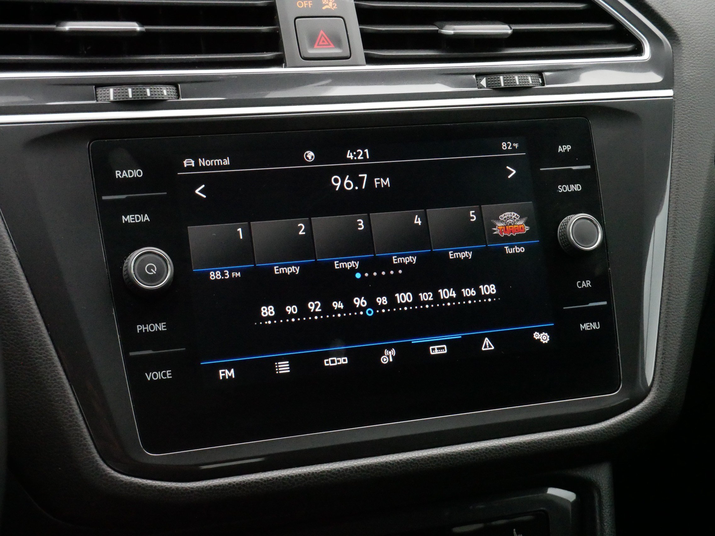 Certified 2024 Volkswagen Tiguan SE w/ MDO Package, Two-Row AWD/4WD image 22
