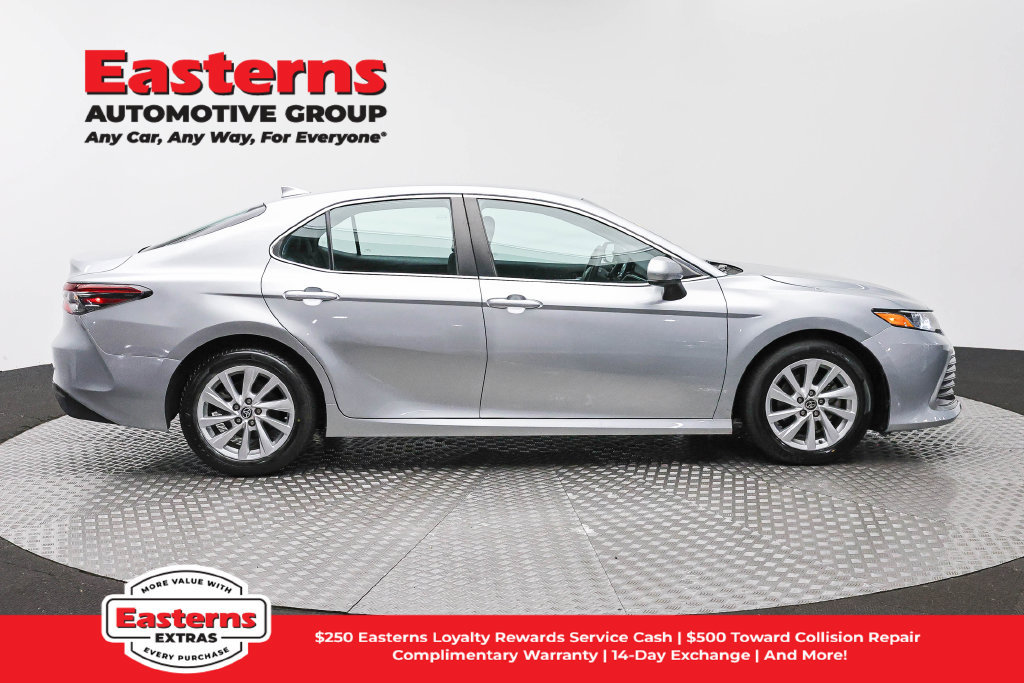 Used 2023 Toyota Camry LE FWD image 5