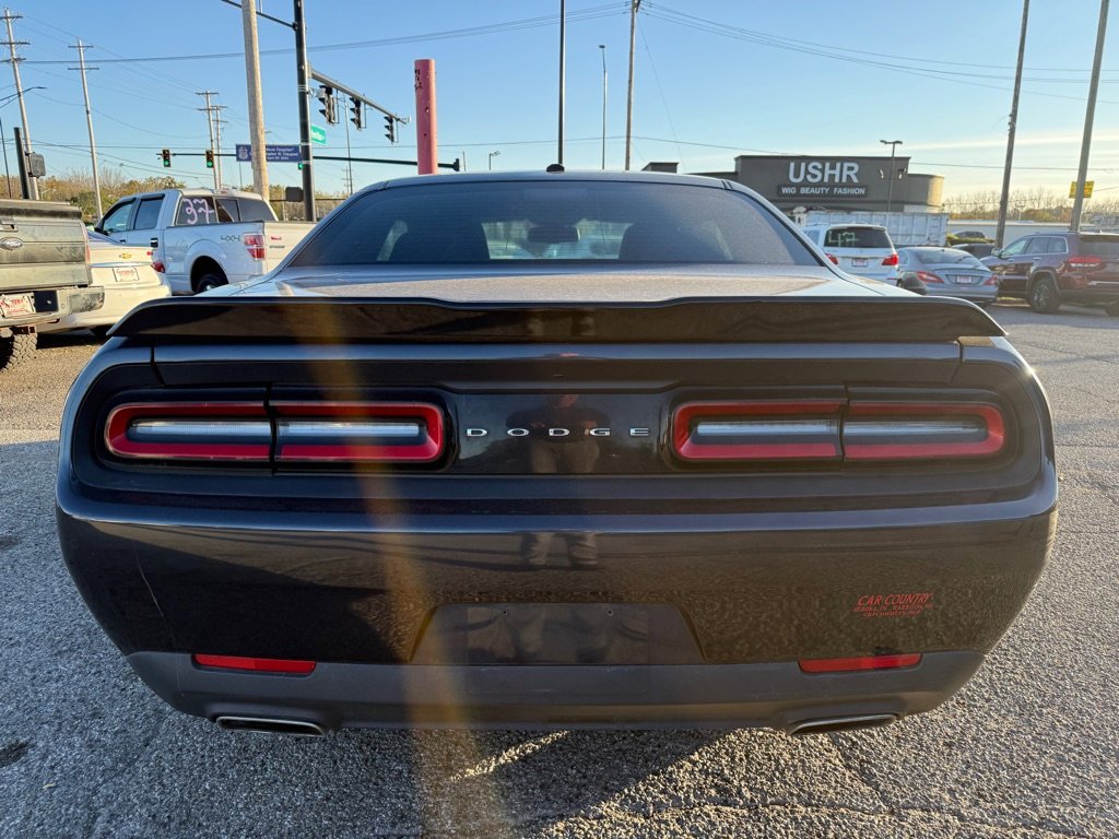 Used 2017 Dodge Challenger SXT image 5