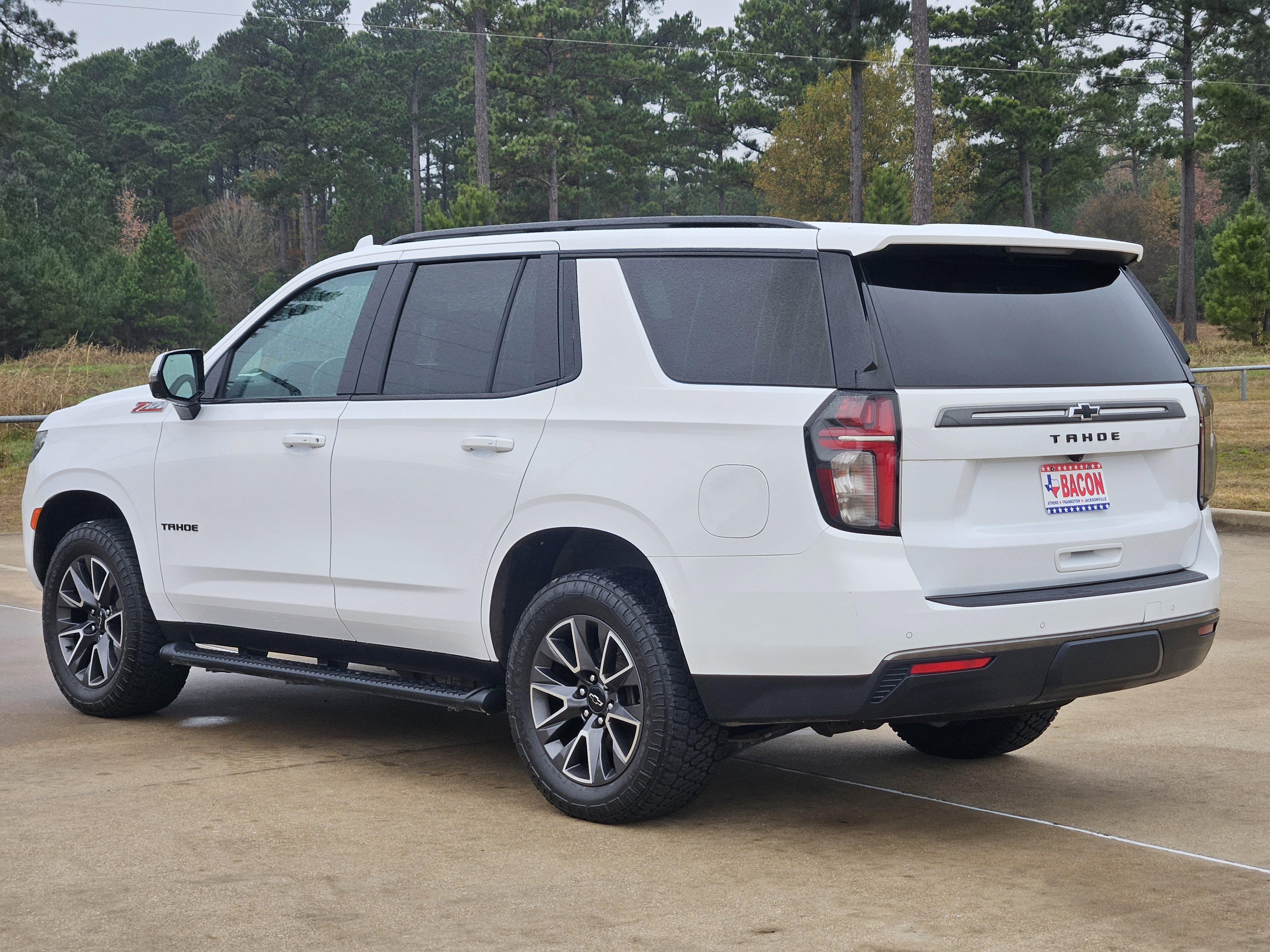 Used 2022 Chevrolet Tahoe Z71 w/ Luxury Package AWD/4WD image 6