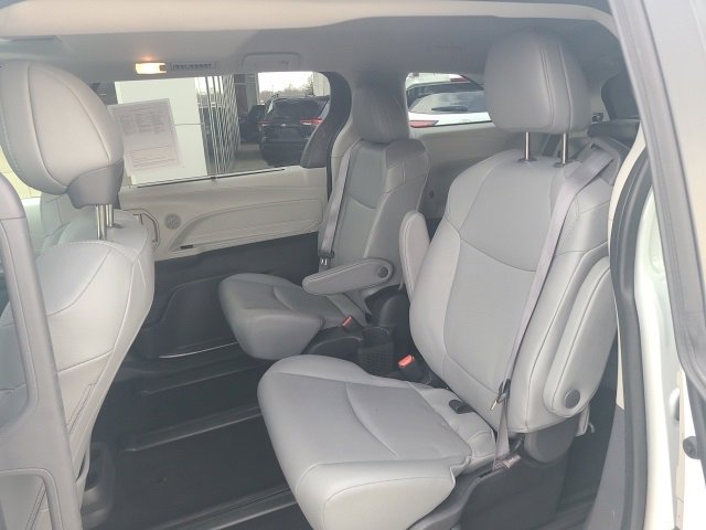 Used 2023 Toyota Sienna XLE image 13