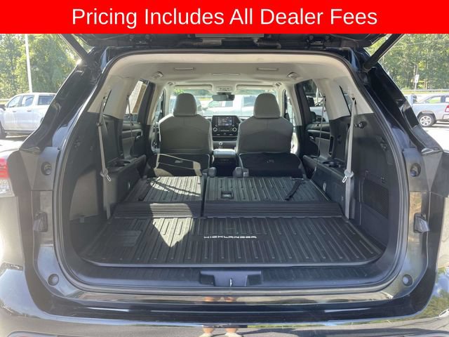 Used 2021 Toyota Highlander XLE AWD/4WD image 13
